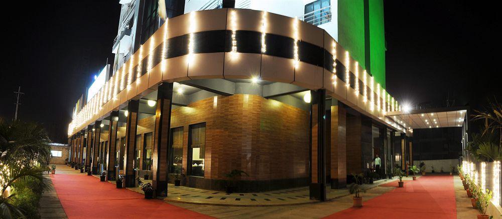 Pallavi A'Vida Navi Mumbai Bagian luar foto