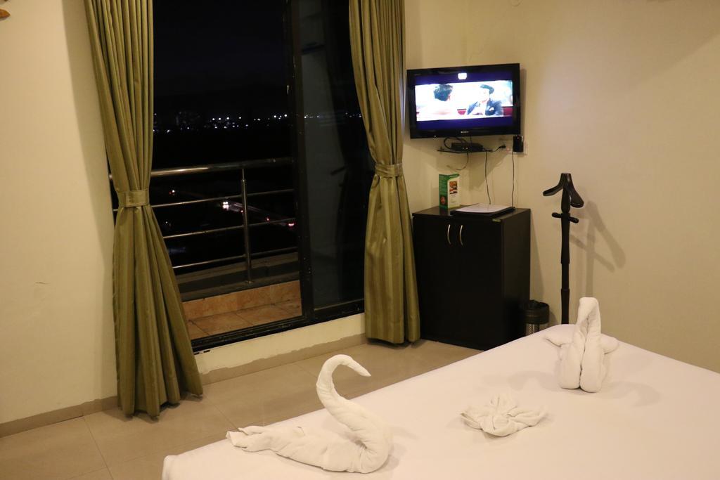 Pallavi A'Vida Navi Mumbai Bagian luar foto